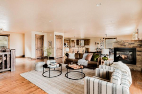 Parley by AvantStay Gorgeous Rustic Cabin w Mtn Views